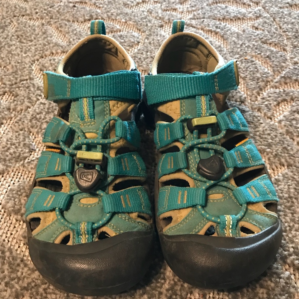 Boys Keen’s sandals size 1